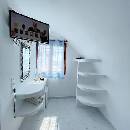 Dima Perissa (Santorini)