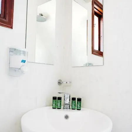 Dima 3* Perissa (Santorini)