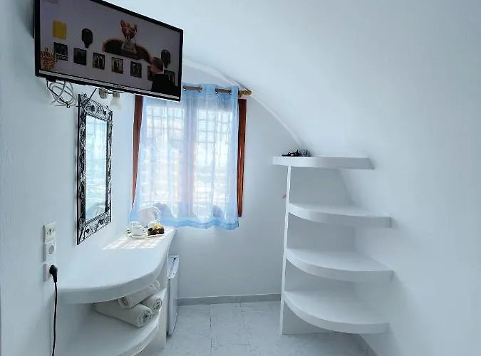 Dima Perissa (Santorini)